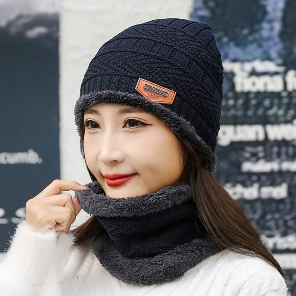 NWOT WOMEN’S SETS OFF WINTER HAT AND NECK WARMER